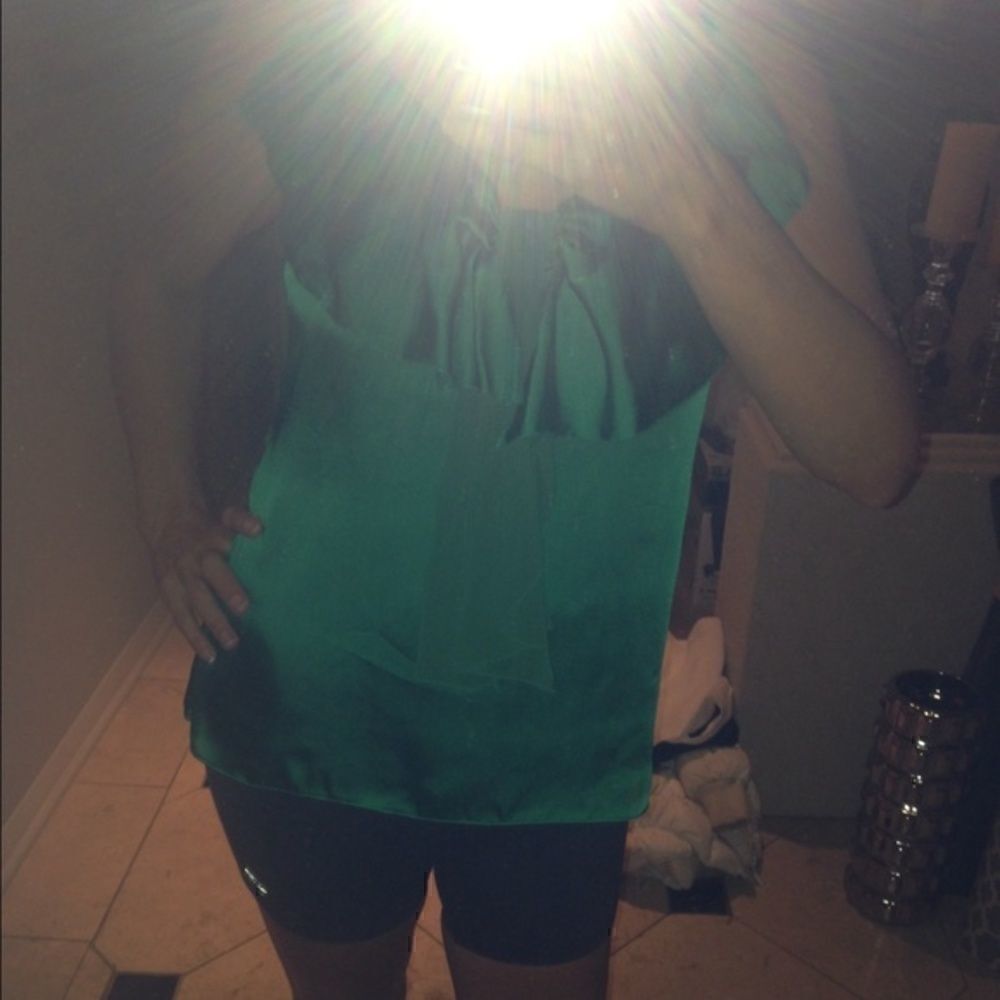 Cute green silky top AKIRA sz L